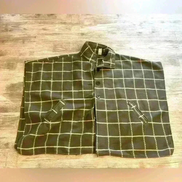 One size fits most fleece shawl - Picture 1 of 5